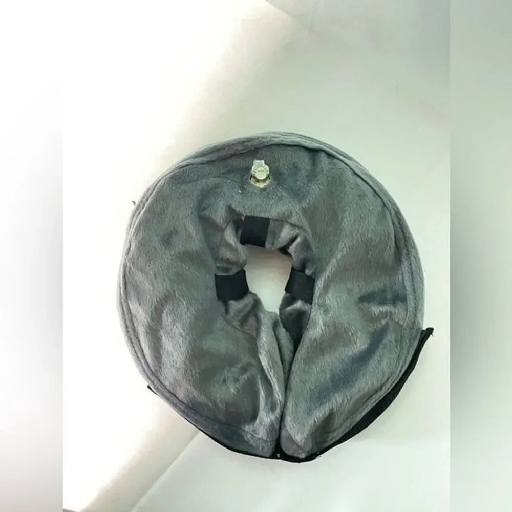 Medium Gray and pet recovery inflatable collar‎